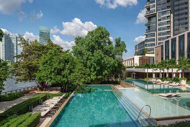 Four Seasons Hotel Bangkok pool