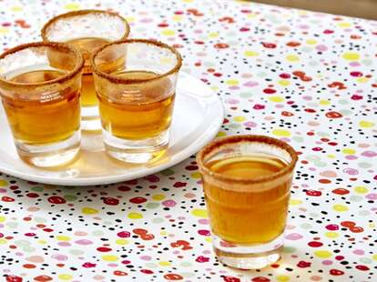 apple pie shot cinnamon shots