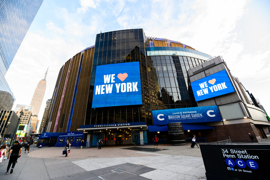 Watching The New York Knicks @ Madison Square Garden (from the