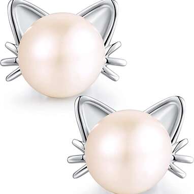 These simple studs: ZowBinBin Cat Earrings