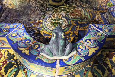 El Retiro’s frog fountain