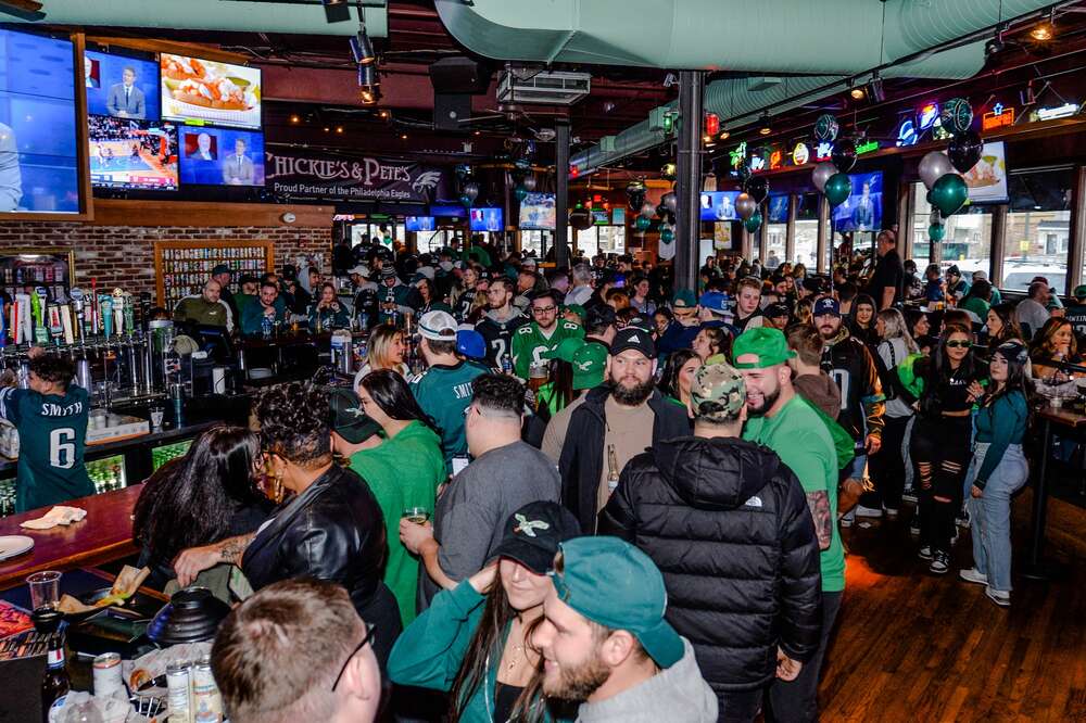 The Best Philly Sports Bars to Watch the Eagles