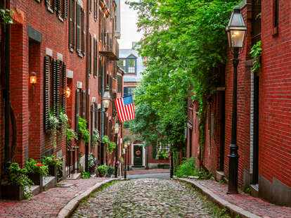 A Neighborhood Guide to Beacon Hill, Boston - Heart for Wander