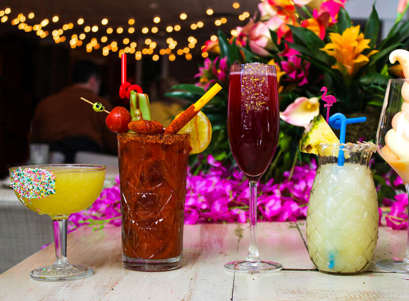cocktails drinks bar
