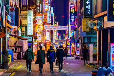 four friends walking around seoul at night
