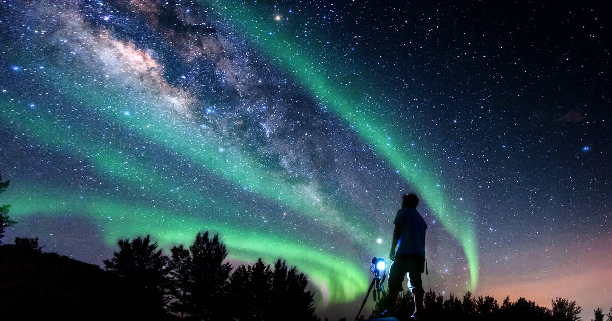 Here's How & Where to See the Northern Lights in the US Tonight