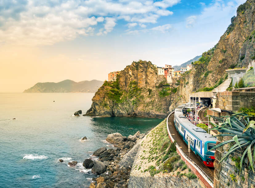 Guarda le meravigliose Cinque Terre in questo fantastico viaggio in treno italiano Guarda le meravigliose Cinque Terre in questo fantastico viaggio in treno italiano
