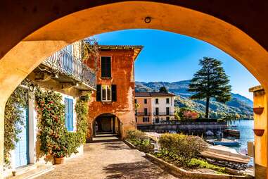 lake como walk