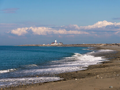 New Dungeness Lighthouse on sand spit