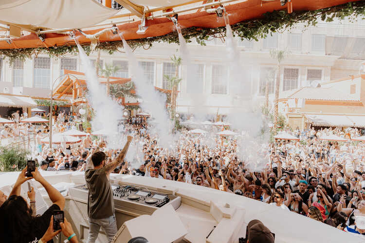 The 10 Best Las Vegas Pool Parties & Dayclubs On The Strip, Ranked