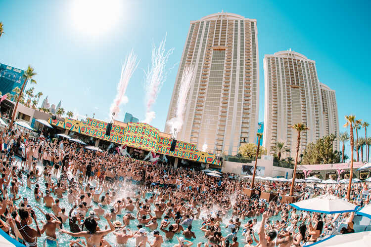 Las Vegas hotels for pool parties - Telegraph Travel