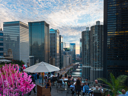 Best Rooftop Bars in Chicago: Cool Places to Drink With a Good