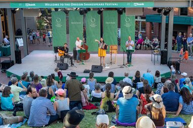 crowd watching performance at oregon shakespeare festival