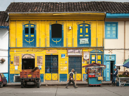 Street scene in the historic city center of Salento, Colombia