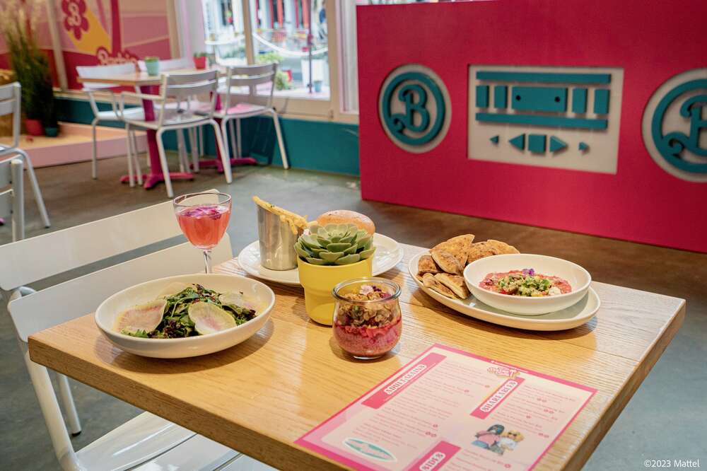 New York, USA. 07th Aug, 2023. View of the pop-up Malibu Barbie Cafe in New  York, NY, August 7, 2023. The recently release movie “Barbie”, directed by  Greta Gerwig, topped $1 billion