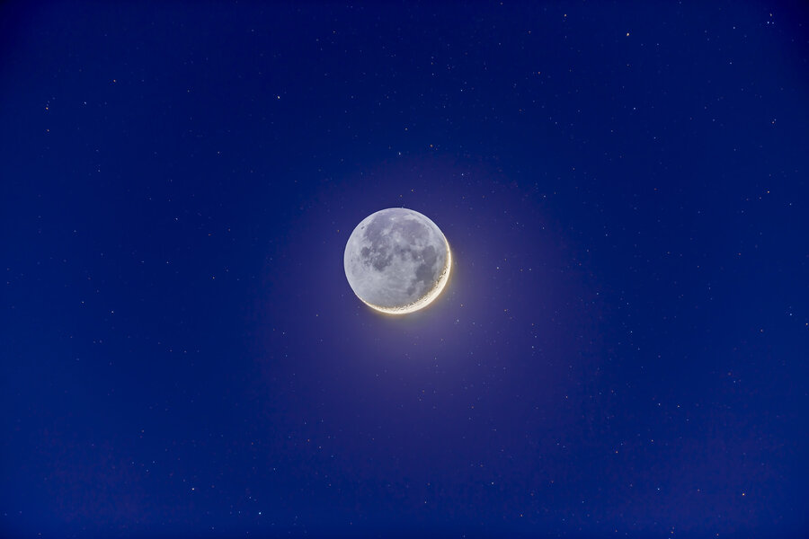 Here's What the Moon's Da Vinci Glow Is and When to See It This Week