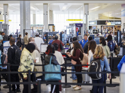 tsa security line