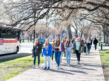 kids walking in washington dc