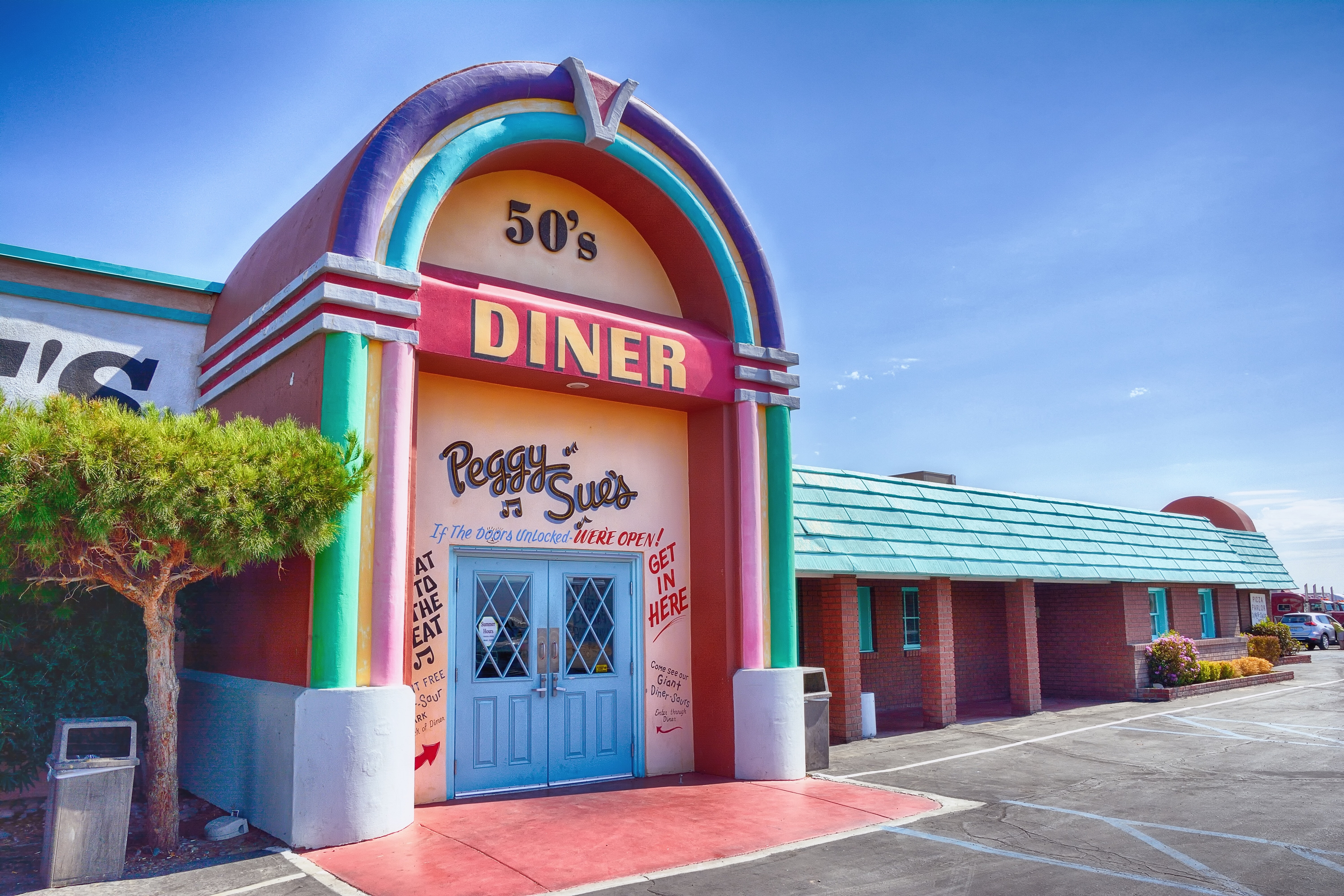 The Best (and Weirdest) Roadside Attractions Between Las Vegas and Los Angeles