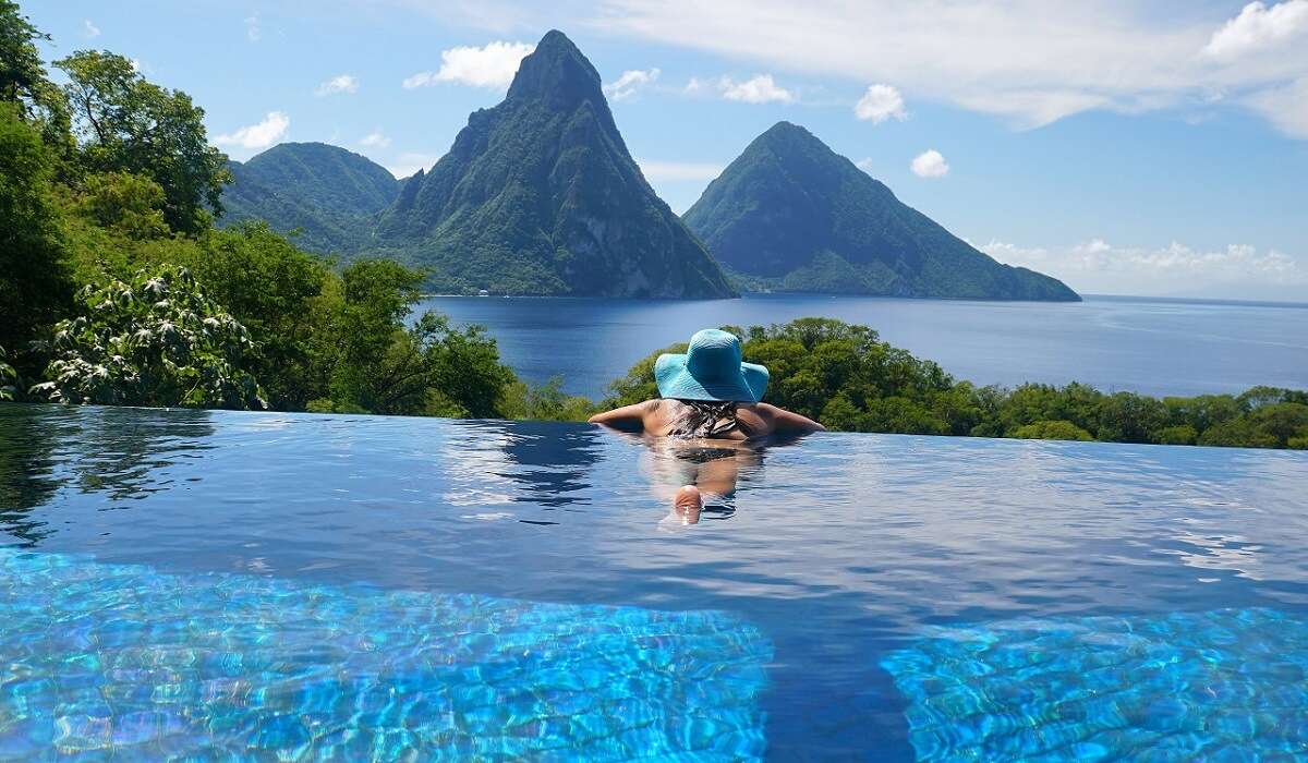 Want to Make the Most Out of Your Next Vacation? Ditch Your Friends