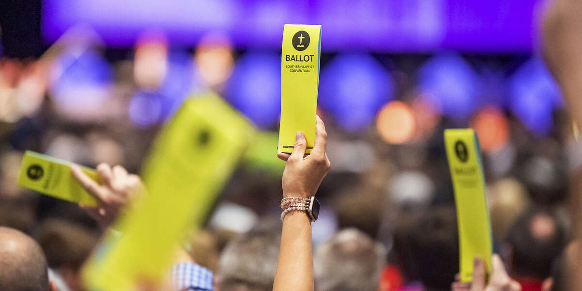 Southern Baptists Refuse To Take Back Megachurch Because It Has Women Pastors - Vimarsana News