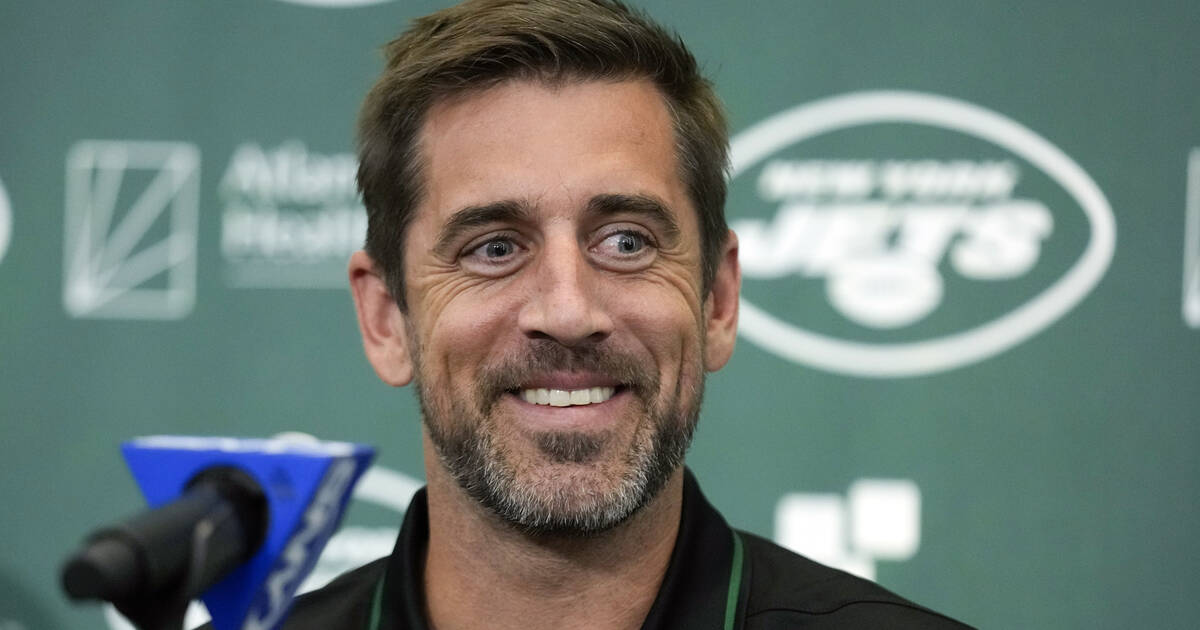 Aaron Rodgers airs unhappiness with Green Bay Packers management