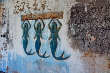 hotel ruins mozambique