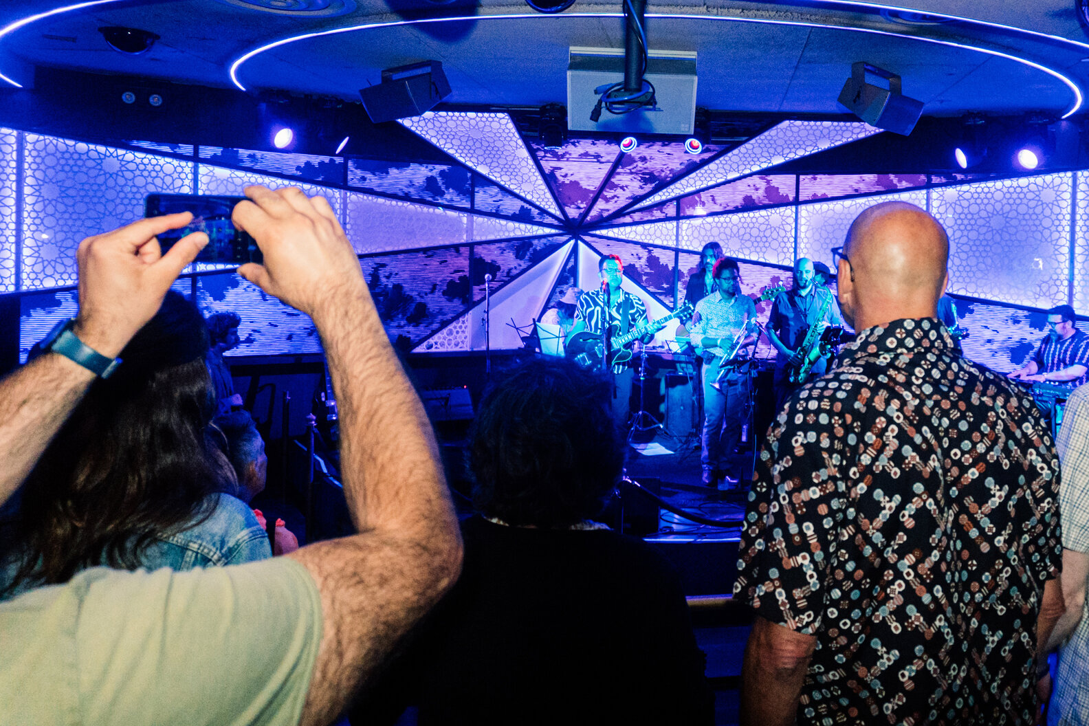 Live Music Concert Etiquette Guide with Expert Tips for Small Shows ...
