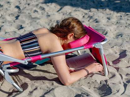 Laying down beach chair sale