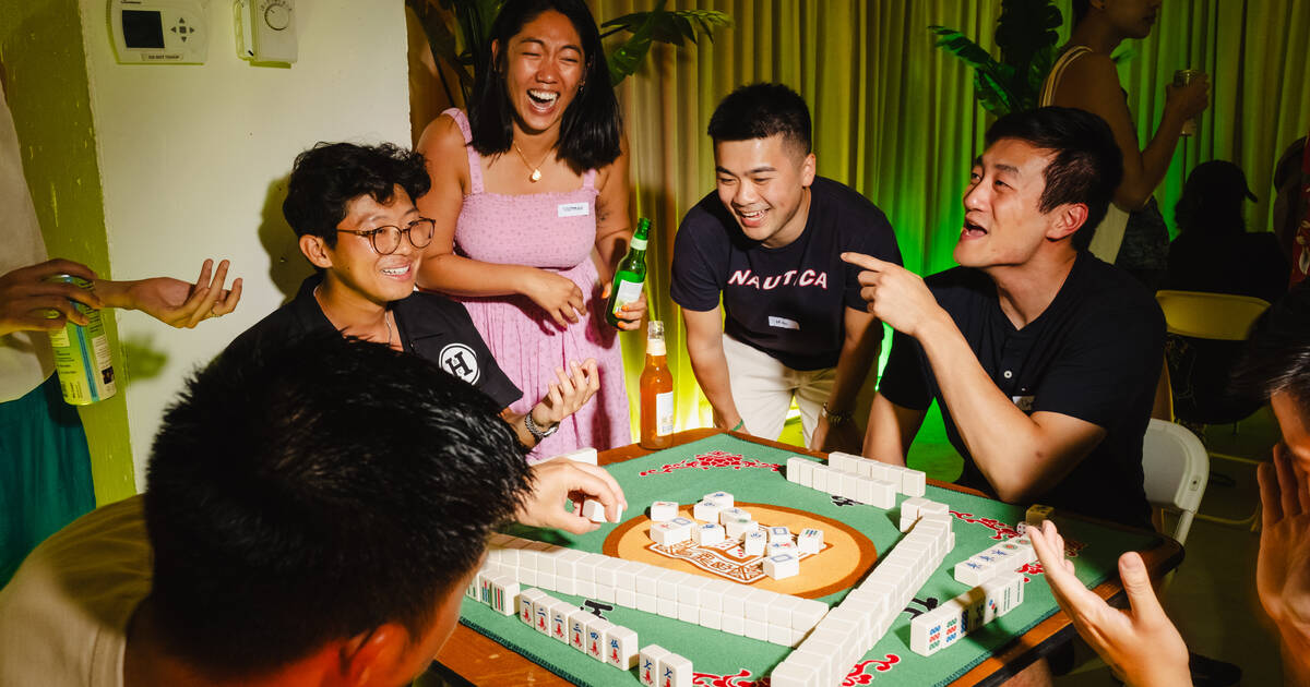 The World's First Board Game Combining Poker, Mahjong, and Special Cards