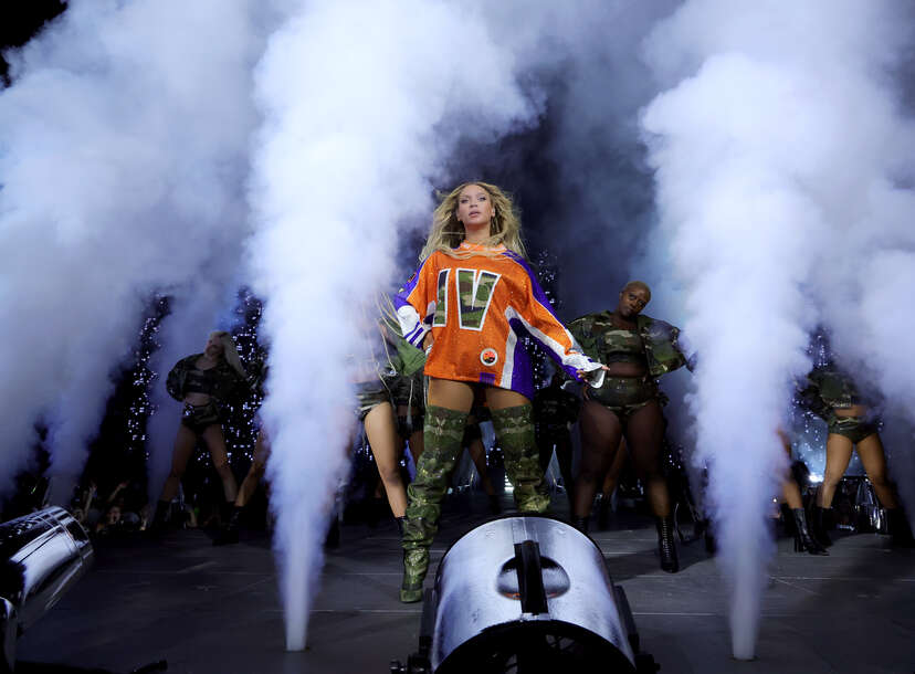 Viral Video Shows Beyoncé Fan Getting Last-Minute Floor Tickets