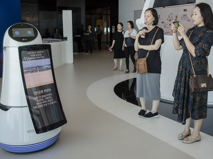 seoul airport robots