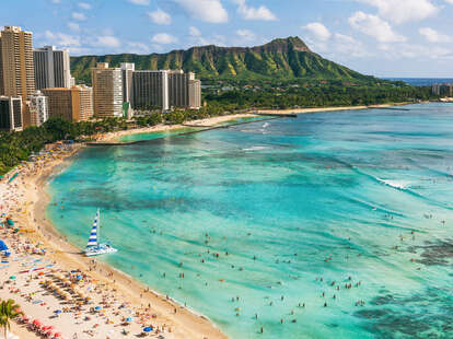 Hawaii Governor Urges Tourists to Return to Maui to Boost Economy -  Thrillist