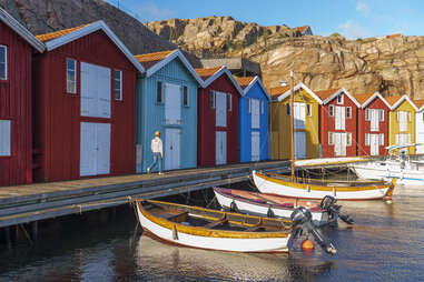 houses along the coast of the island Smogen