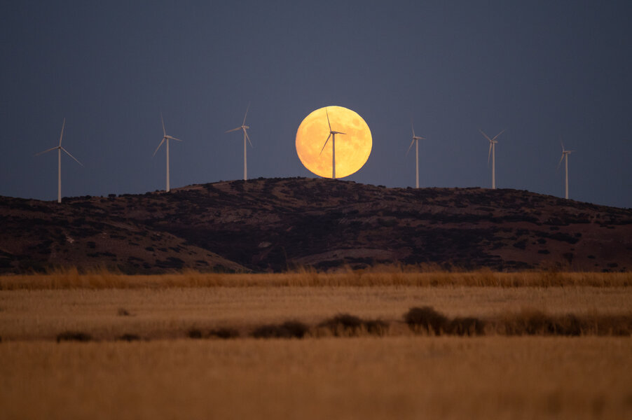 Here's When to Catch the Final Supermoon of 2023