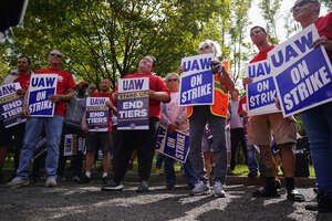 Auto Workers Expand Their Strike to 38 Locations in 20 States. Official Says Biden To Show Support