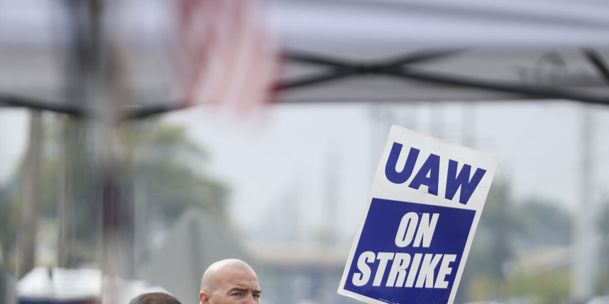 United Auto Workers Strikes Spread to Chicago and Lansing As 7,000 More Workers Join the Picket Line - Vimarsana News