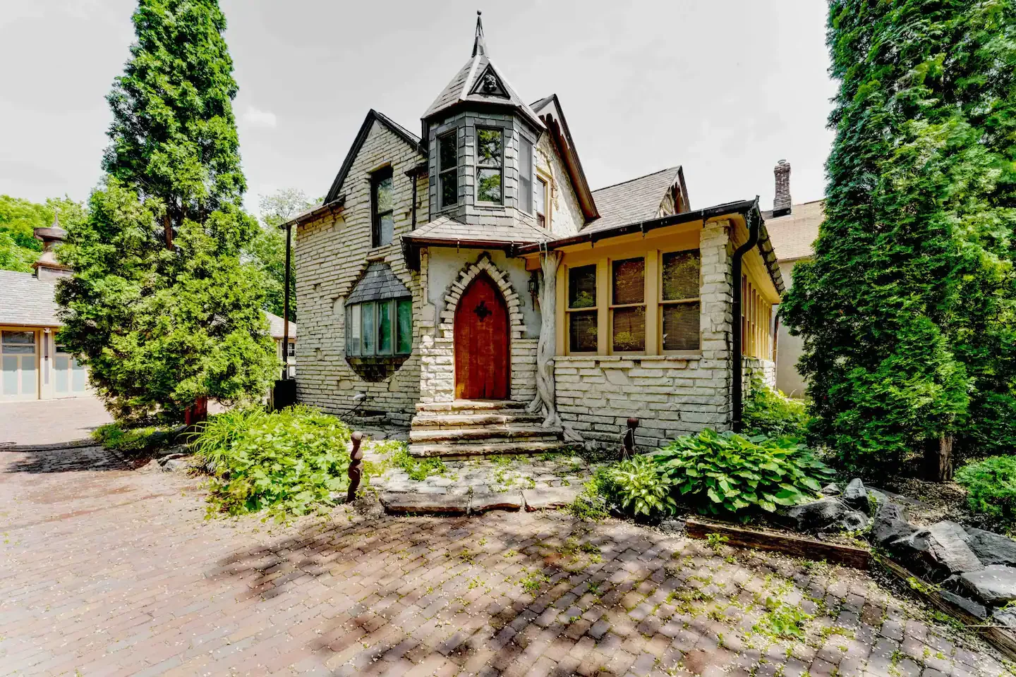 Haunted Houses airbnb