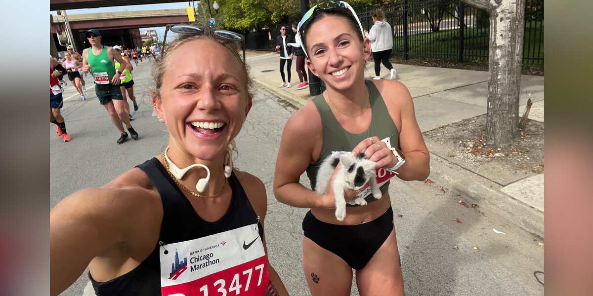 Marathon Runner Drops Everything After Spotting A Kitten In Need Of Rescue
