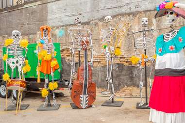 skeleton sculptures at mexic-arte museum