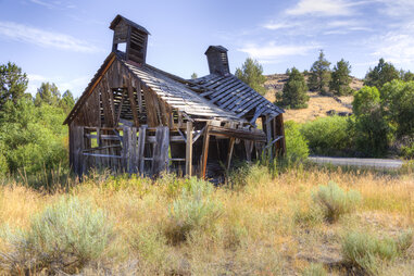 Ruined building in Shaniko, Oregon