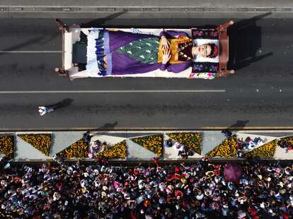 frida kahlo float day of the dead parade mexico city 