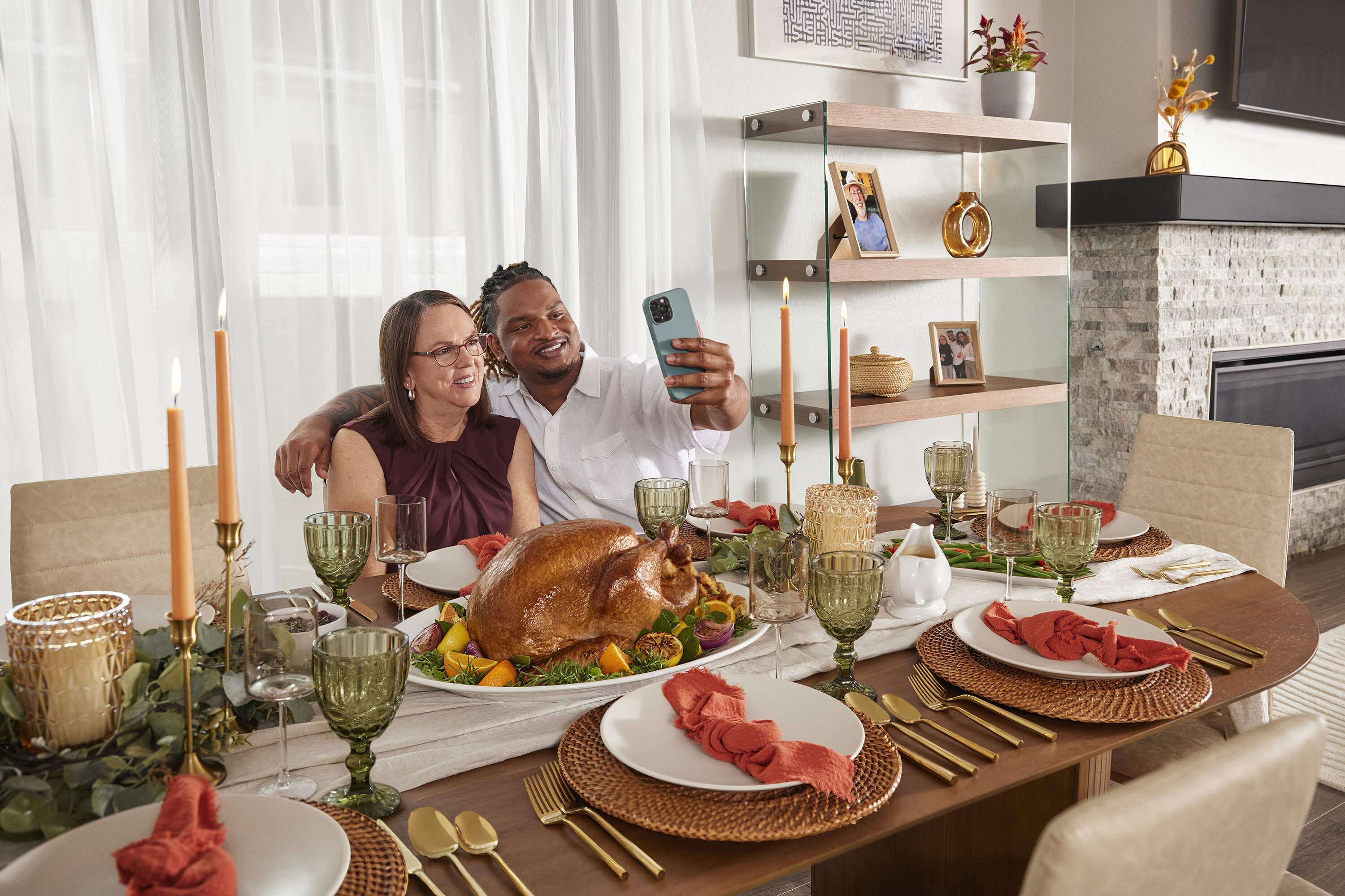 wanda dench jamal hinton thanksgiving dinner airbnb experience