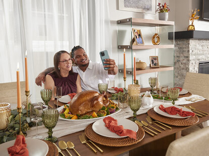 wanda dench jamal hinton thanksgiving dinner airbnb experience