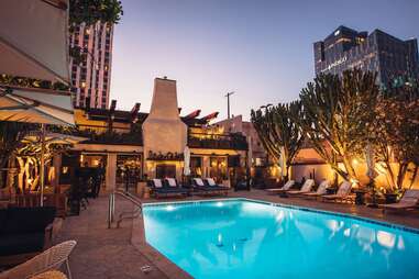 Hotel Figueroa pool in downtown la