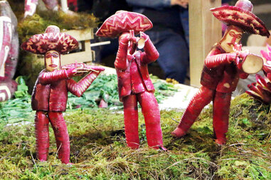 A participant in the Night of the Radishes created a mariachi display.
