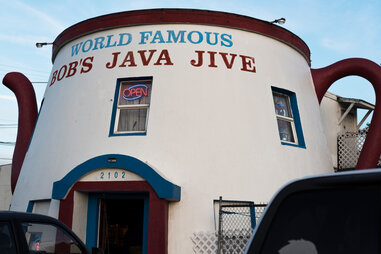 bobs java jive coffee pot shaped building