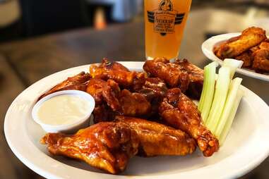 plate of buffalo wings 