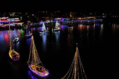holiday boats, cruising, in lake havasu city, in arizona