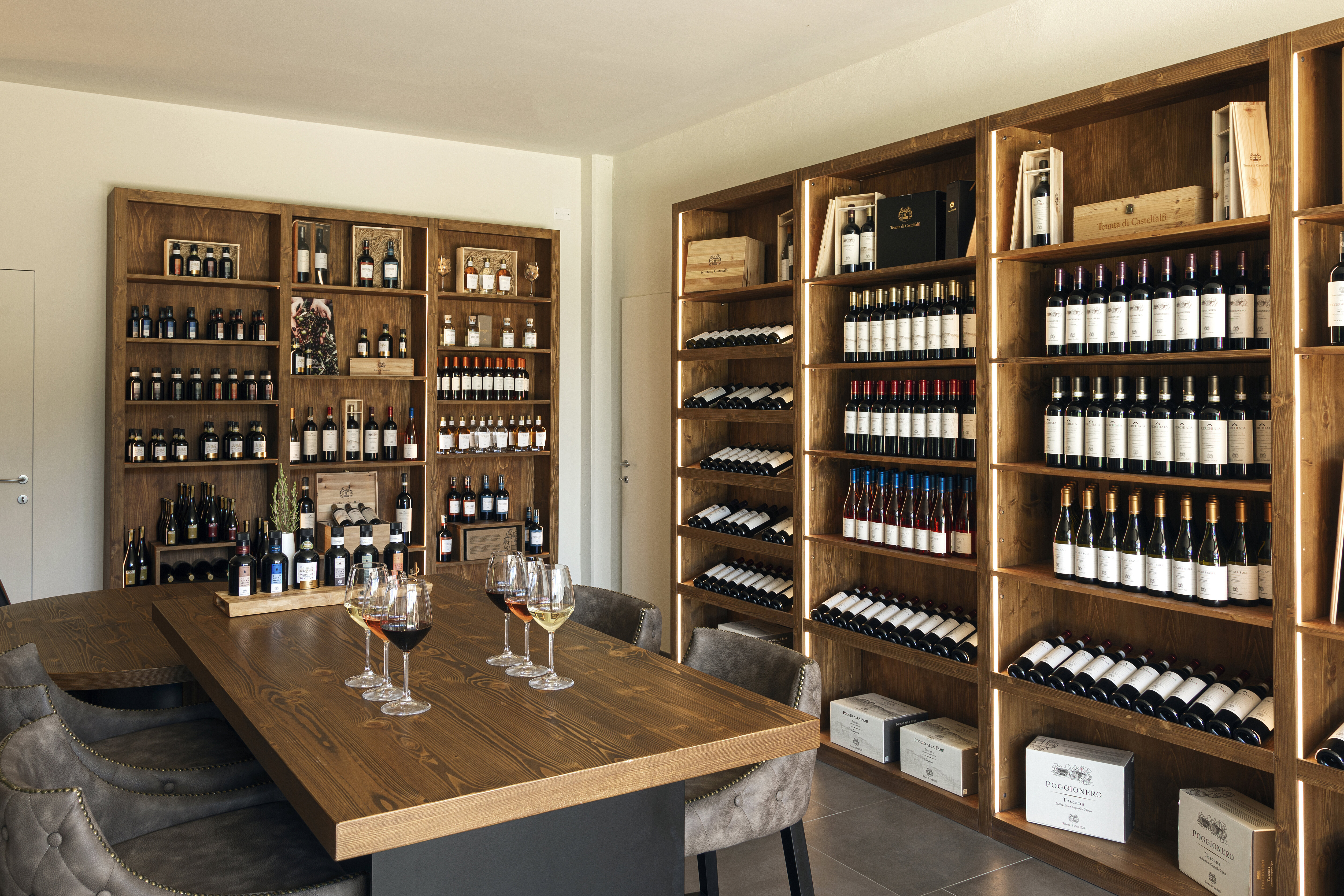 Castelfalfi wine tasting